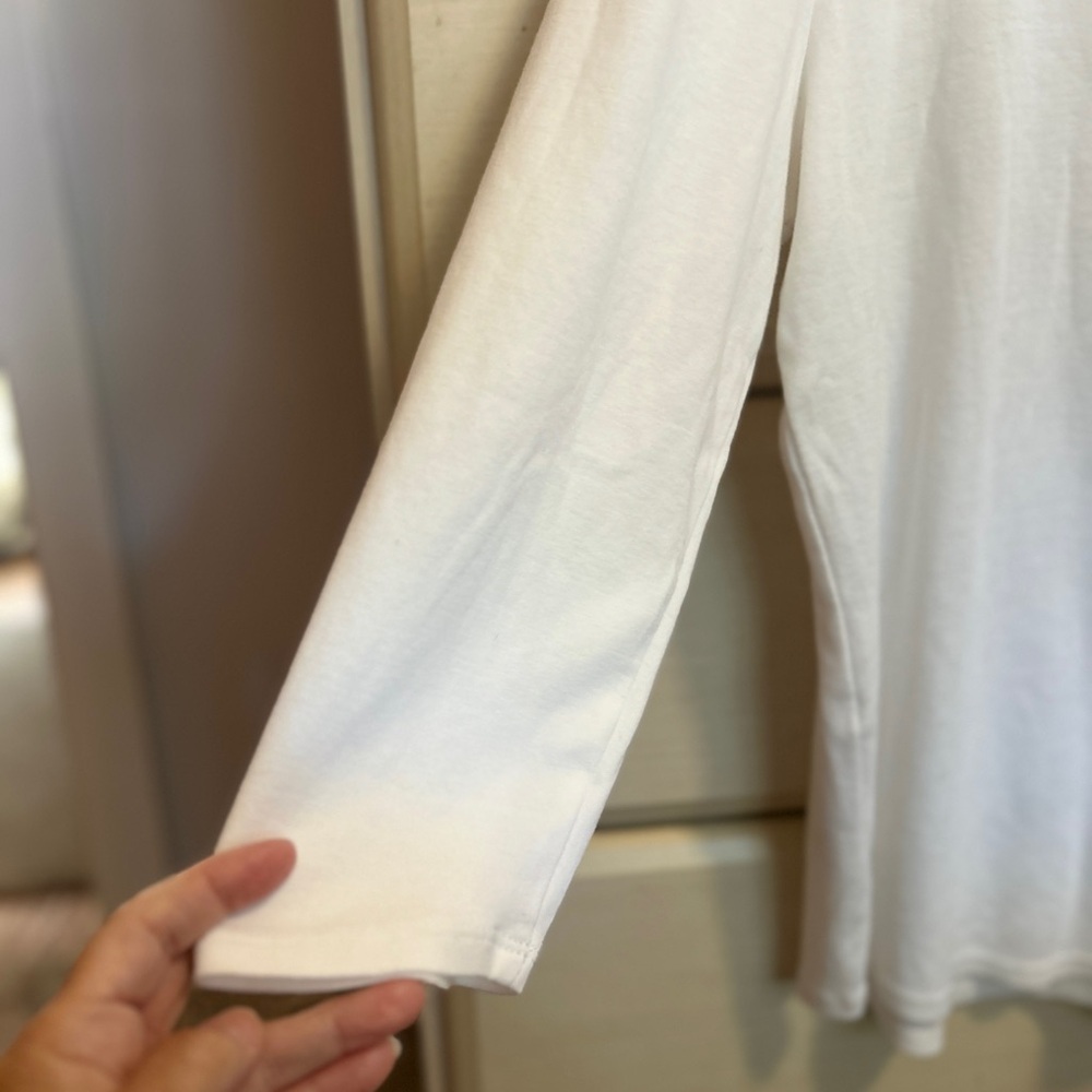 Women’s 3/4 sleeve white cotton vneck shirt by Chico’s size 2 - Picture 4 of 4